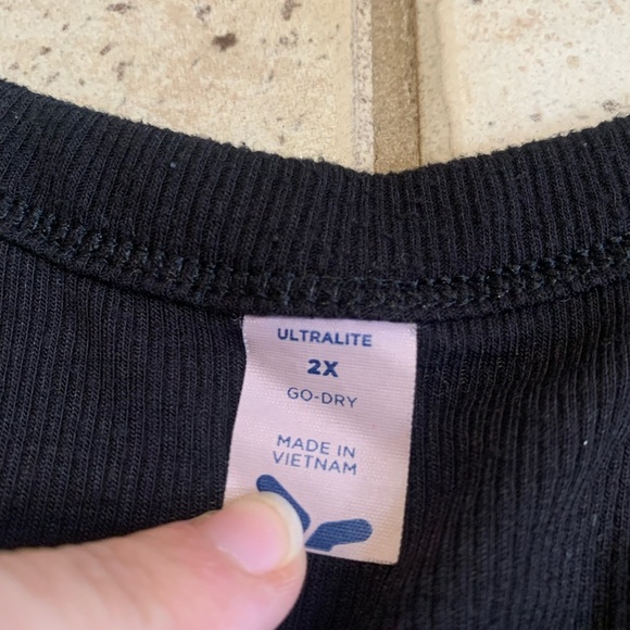 Old Navy Ultralite Go-Dry 2X Black Ribbed Tank Top - Picture 2 of 6